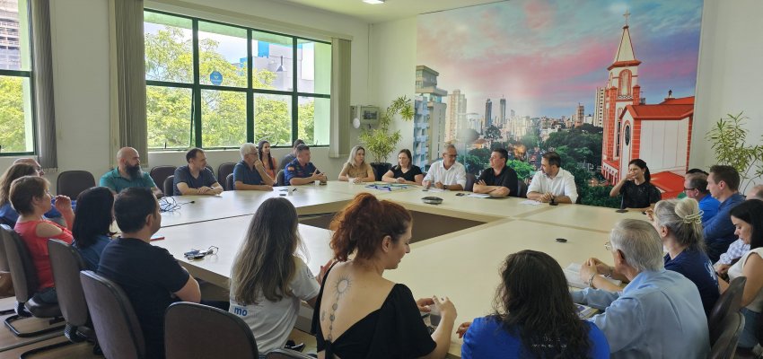 Prefeitura assina convênios com entidades chapecoenses