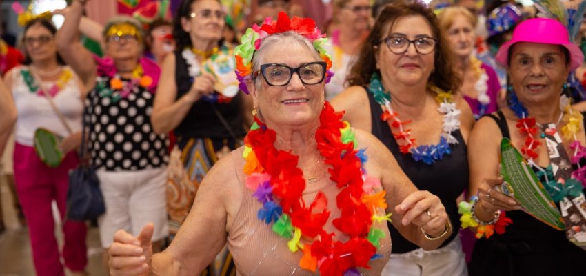 Carnaval do Grupo de Idosos re&uacute;ne bom p&uacute;blico em Chapec&oacute;