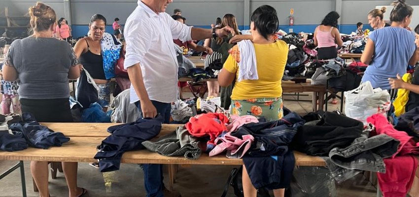 Feira de roupas usadas da Prefeitura beneficia 105 fam&iacute;lias da Baronesa da Limeira