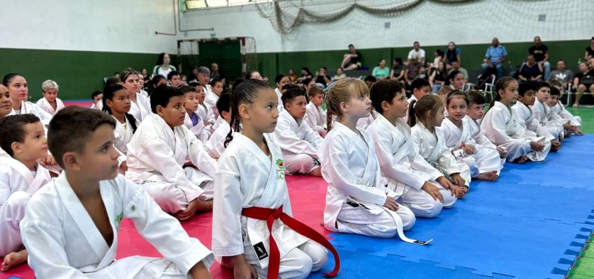 Prefeitura de Chapec&oacute; realiza festival de Karat&ecirc; do Programa Atleta do Futuro