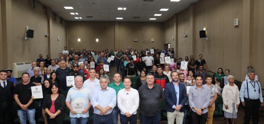 Prefeitura de Chapecó entrega mais 47 matrículas de imóveis