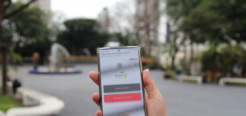 Prefeitura de Chapec&oacute; disponibiliza internet gratuita na pra&ccedil;a Coronel Bertaso