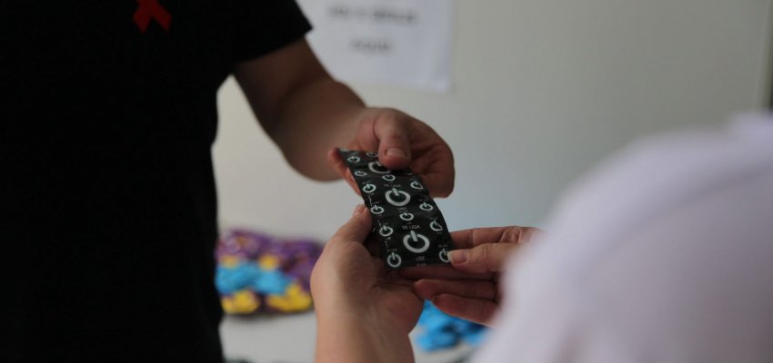 Prefeitura realiza a&ccedil;&atilde;o de preven&ccedil;&atilde;o &agrave;s Infec&ccedil;&otilde;es Sexualmente Transmiss&iacute;veis (ISTs) HIV/AIDS
