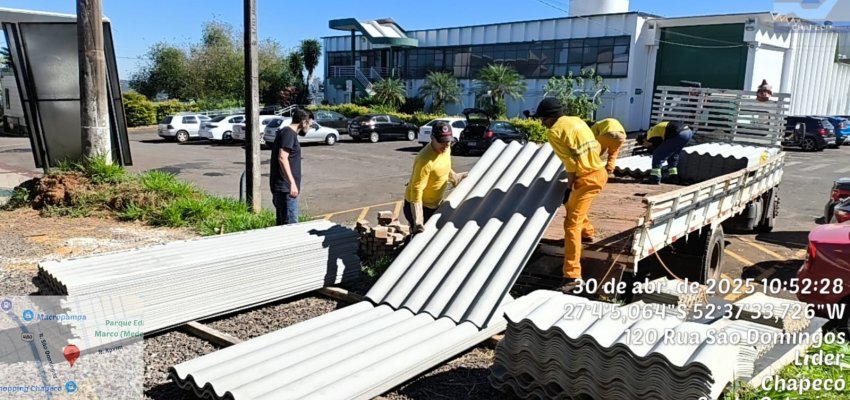 Prefeitura de Chapecó e Defesa Civil encerram entrega de telhas aos atingidos pelo temporal