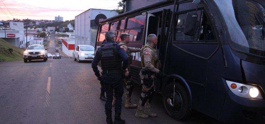 Opera&ccedil;&atilde;o M&atilde;o Amiga encaminha 50 pessoas para a nova Unidade de Acolhimento