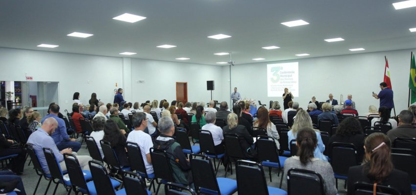 Confer&ecirc;ncia Municipal dos Direitos da Pessoa Idosa &eacute; realizada em Chapec&oacute; 