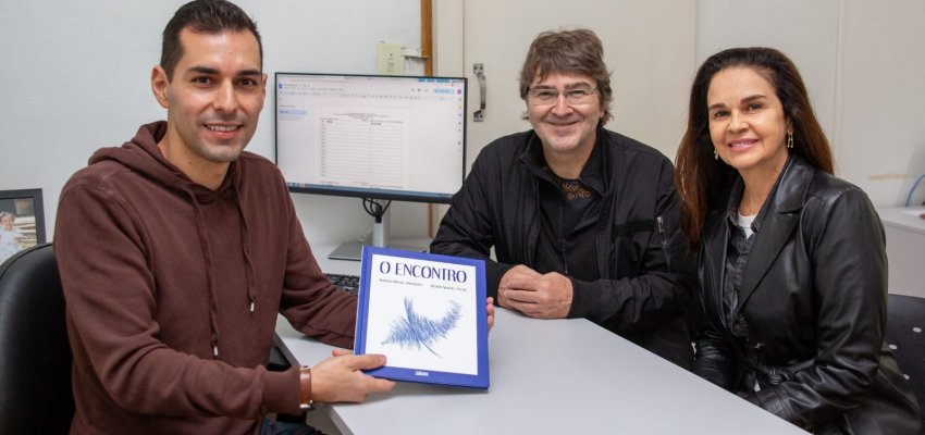 Filhos de Severiano Rolim de Moura lan&ccedil;am livro e visitam escola que leva o nome do pai