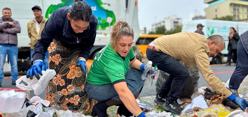 Sábado teve ação do Meio Ambiente na Praça Coronel Bertaso
