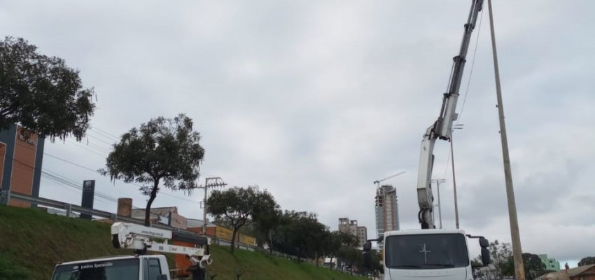 Secretaria de Servi&ccedil;os Urbanos realiza troca de l&acirc;mpadas no Elevado