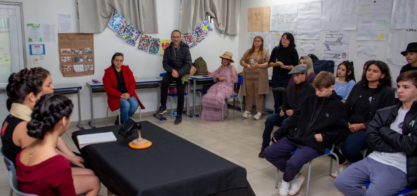 Em aula de Hist&oacute;ria alunos do 9&ordm; ano resgatam a nostalgia da Radionovela