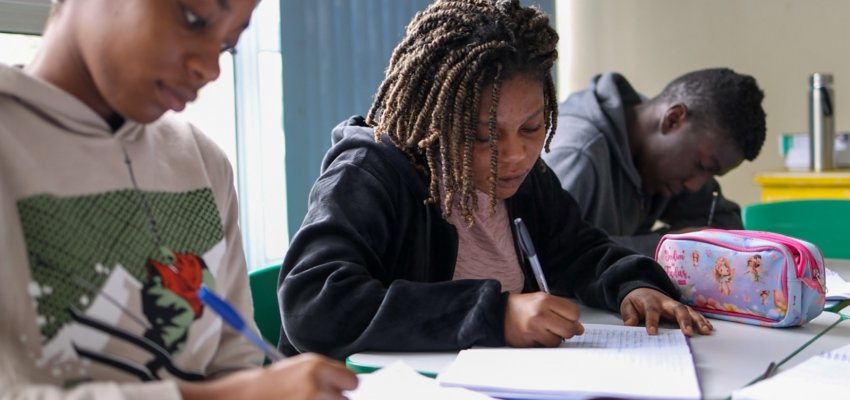 Educa&ccedil;&atilde;o de Jovens e Adultos - EJA est&aacute; com matr&iacute;culas abertas