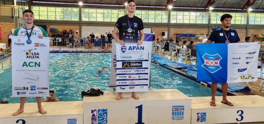 Nadador de Chapec&oacute; &eacute; Vice-campe&atilde;o Sul Brasileiro