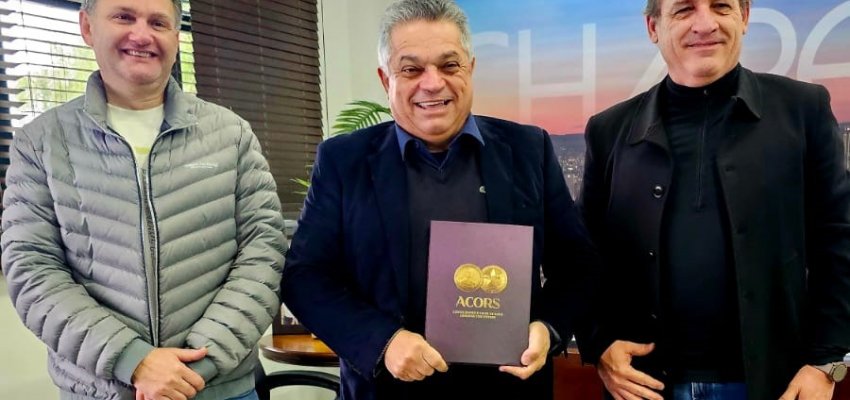 Associa&ccedil;&atilde;o de Oficiais Militares faz visita institucional na Prefeitura de Chapec&oacute;