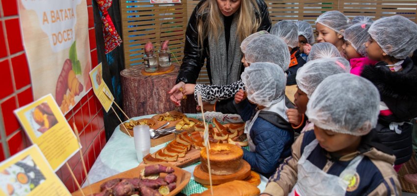 Receitas usando a batata-doce fazem sucesso entre as crian&ccedil;as no CEIM Orac&iacute;lio Costella