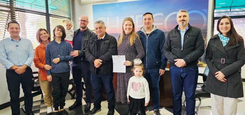 Prefeito sanciona lei que homenageia enfermeira de Chapec&oacute; 