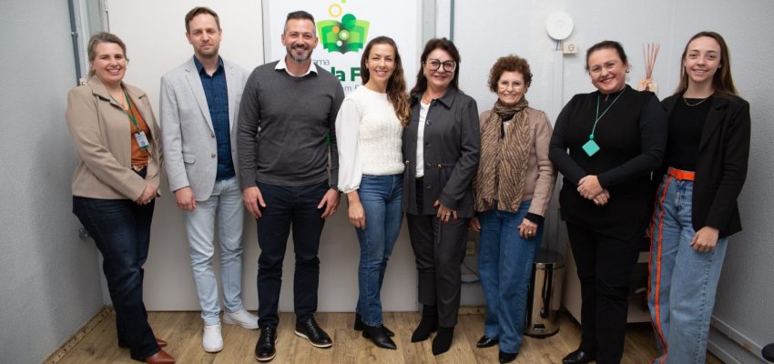 Secretaria de Educa&ccedil;&atilde;o recebe representantes do munic&iacute;pio de Charrua (RS) para visita t&eacute;cnica