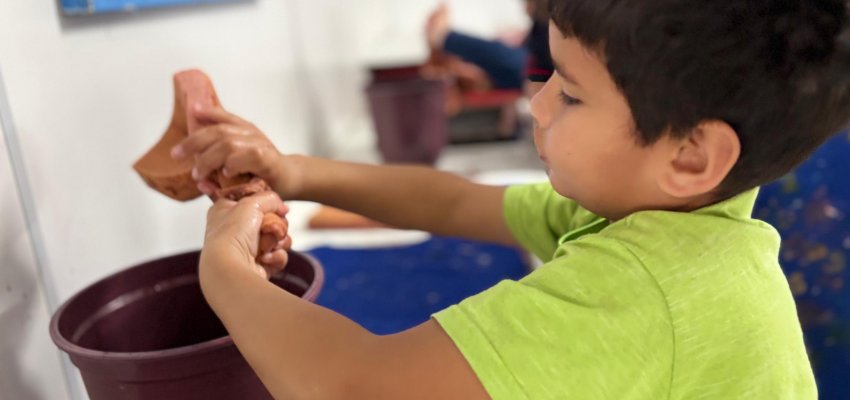 Chapec&oacute; incentiva sustentabilidade e criatividade com oficina de papel reciclado