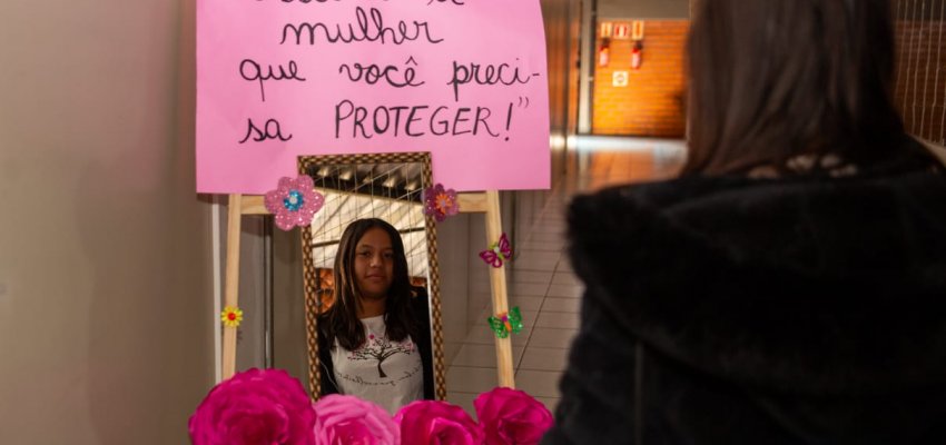 Estudantes chapecoenses usam arte e di&aacute;logo para enfrentar a viol&ecirc;ncia contra a mulher