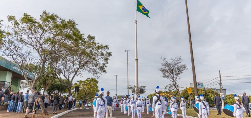Chapecó abre Semana da Pátria e promove troca de bandeira 