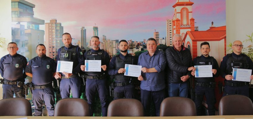 Guardas Municipais de Chapecó recebem Moção Honrosa por ação de salvamento 