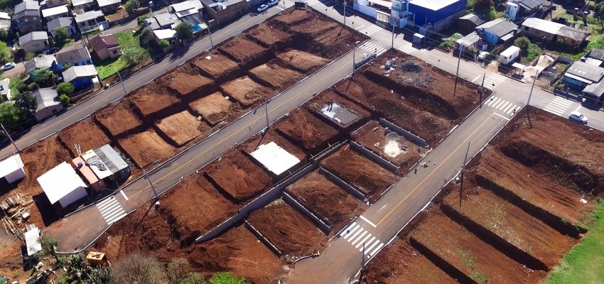 Seguem as obras de dois loteamentos de interesse social de Chapecó