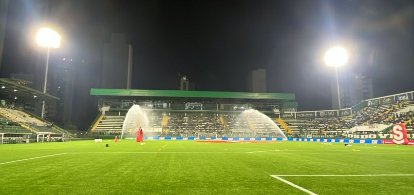 Instalação do novo sistema de iluminação da Arena Condá é concluído