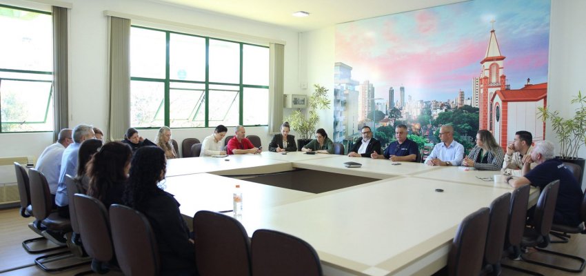 Equipe de gestão da Prefeitura de Joinville visita Chapecó 