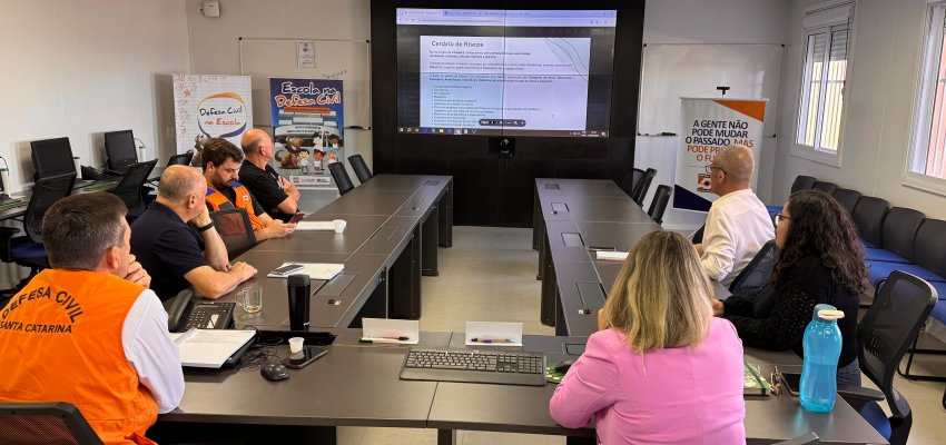 Defesa Civil e Secretaria da Família discutem plano de contingência