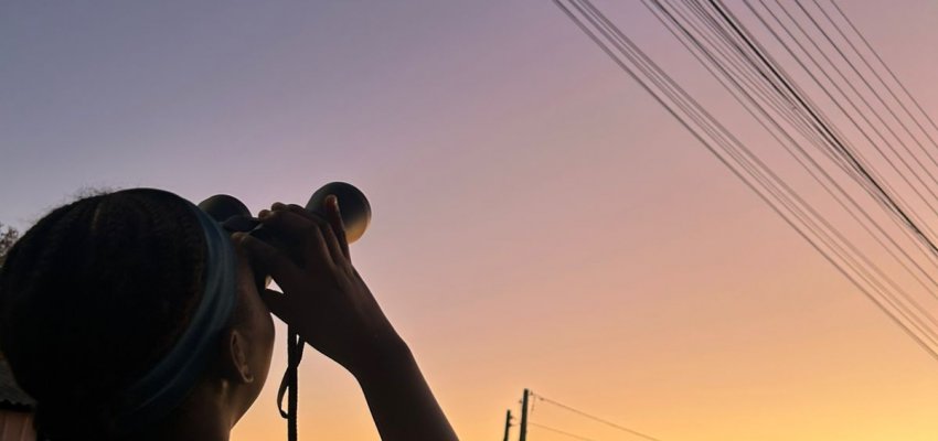 Estudantes da EPC Cyro Sosnosky observam o céu com telescópio