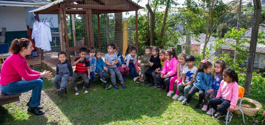 Crianças do CEIM Saberes da Infância pesquisam sobre hereditariedade e diferenças