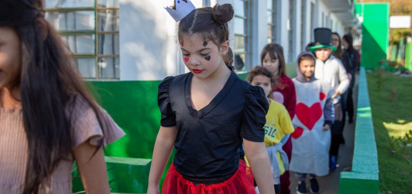 EBM Vila Real promove Chá do Chapeleiro Maluco