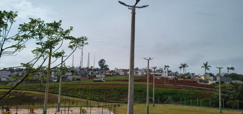 Furto de fios em praça municipal