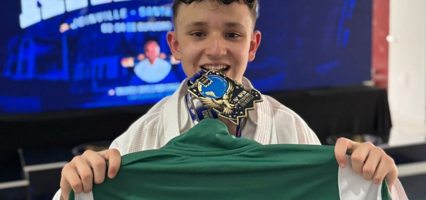 Karateca chapecoense é campeão em Joinville