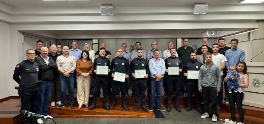 Guarda Municipal de Chapecó é homenageada por salvar criança engasgada