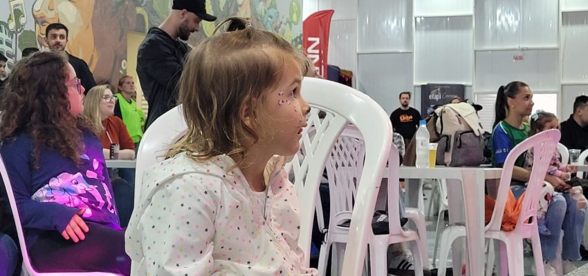 Apresentações, pintura facial e algodão doce: Efapi do Brasil transforma Dia das Crianças em festa p