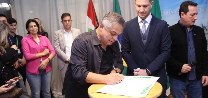 Efapi do Brasil: Prefeitura de Chapec&oacute; oficializa doa&ccedil;&atilde;o de terreno &agrave; Acamosc