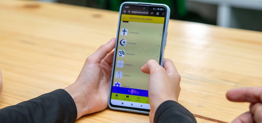 FéInBox: Estudantes da EBM Diogo Alves desenvolvem aplicativo que aborda a Diversidade Religiosa