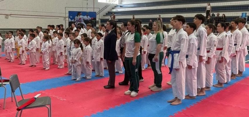 Karat&ecirc; de Chapec&oacute; re&uacute;ne crian&ccedil;as e adolescentes em festival da modalidade