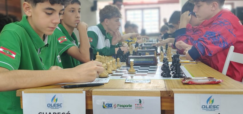 Chapecó conquista medalhas e boas vitórias no sétimo dia da OLESC em Brusque