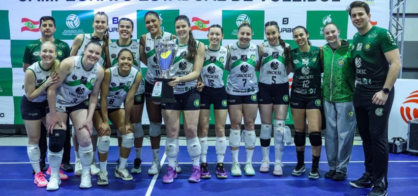 Prefeitura de Chapecó/ACV é vice-campeã estadual de Voleibol