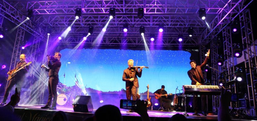 Prefeitura lan&ccedil;a programa&ccedil;&atilde;o de Natal com show da Fam&iacute;lia Lima