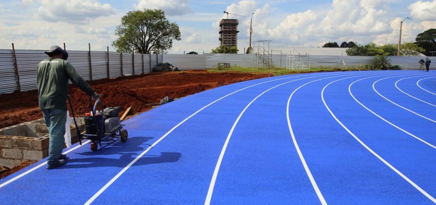 JASC: Pista sint&eacute;tica do Verd&atilde;o recebe pintura