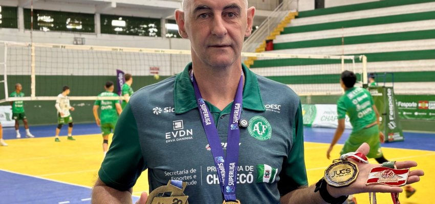 HIST&Oacute;RIAS DOS JASC T&eacute;cnico do voleibol de Chapec&oacute; disputa os JASC h&aacute; 44 anos e tem 12 t&iacute;tulos