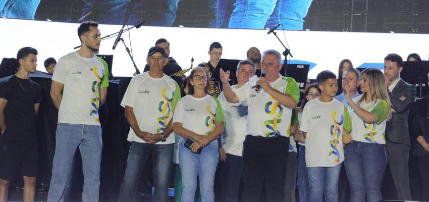 Prefeitura homenageia goleiro Danilo com nome dos camarotes da Arena Condá