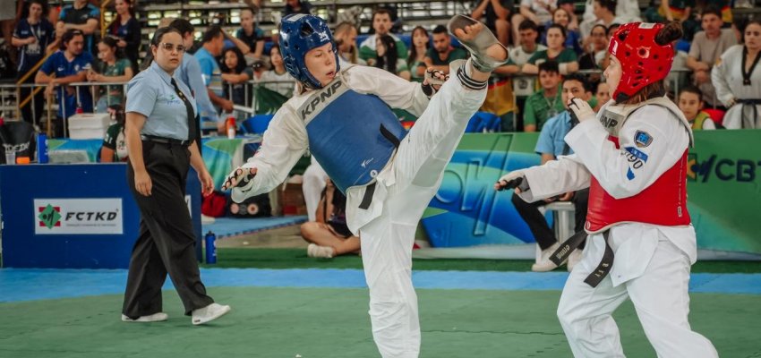 HISTÓRIAS DOS JASC De um projeto social aos títulos dos JASC e Mundial