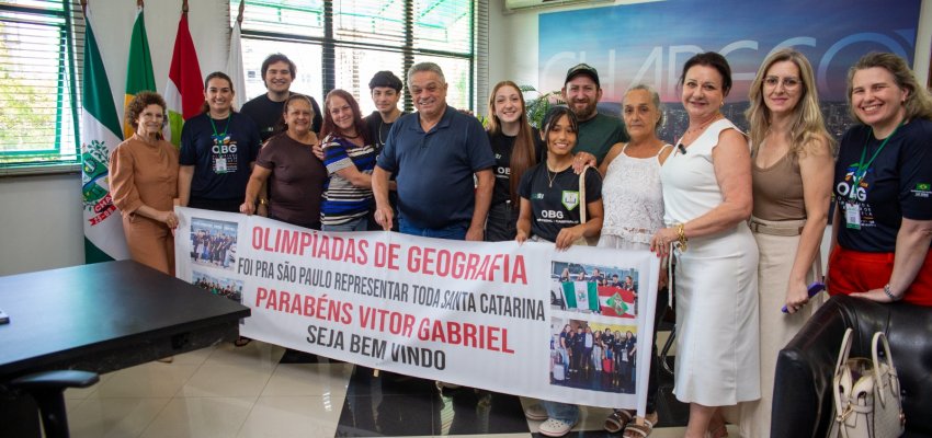 Estudantes selecionados para a etapa nacional da OBG são recebidos pelo Prefeito João Rodrigues