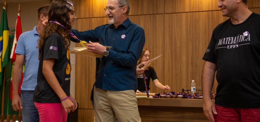 Estudantes da rede municipal de Ensino são premiados na 8ª OMOC