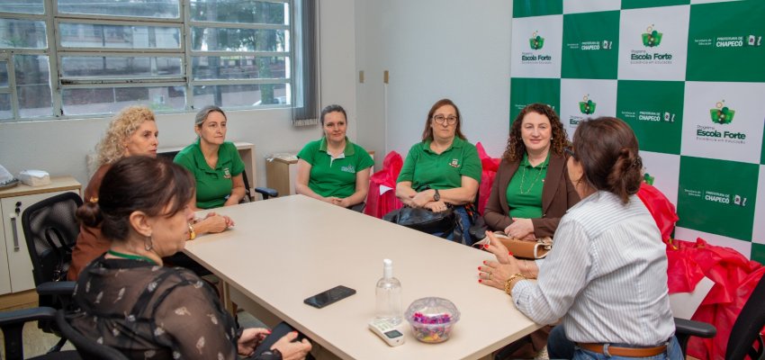 Secretaria de Educação recebe representantes do município de Seara para visita técnica