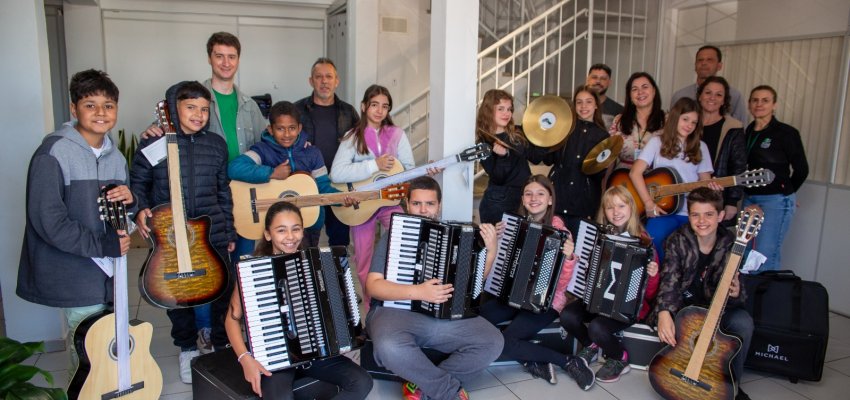 Prefeitura investe em instrumentos musicais para os Centros multiusos