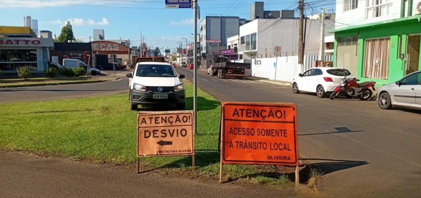 Seguem obras de Macrodrenagem e altera&ccedil;&atilde;o no fluxo de vias em Chapec&oacute;